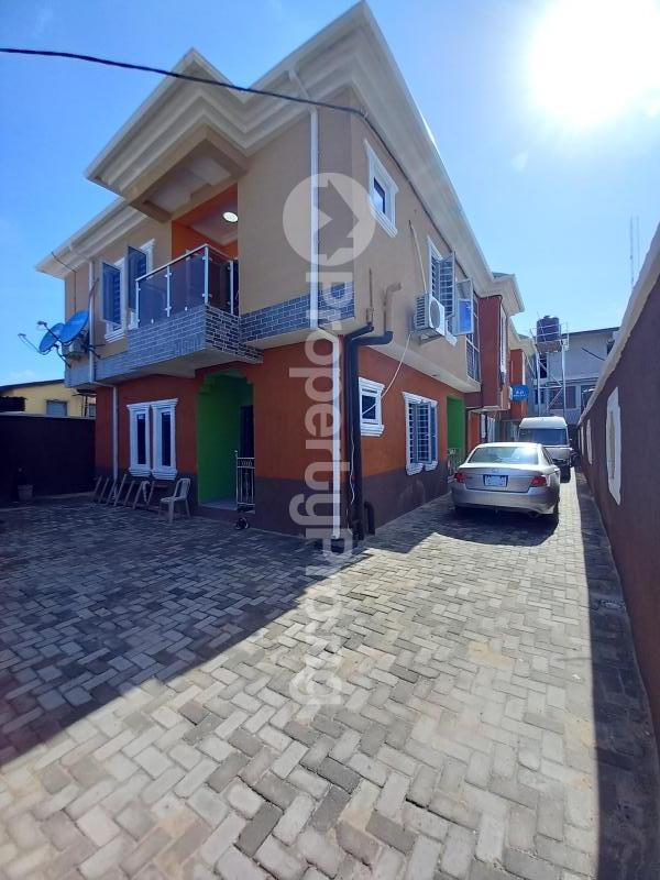 2 bedroom Flat / Apartment for rent Off Ogunlana Drive Ogunlana Surulere Lagos