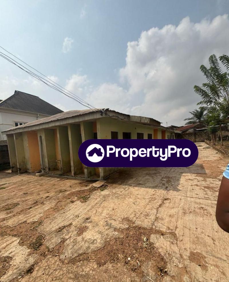 3 bedroom Flat / Apartment for sale Behind Shamrock Filling Station, Ilesha Expressway, Akure Ondo