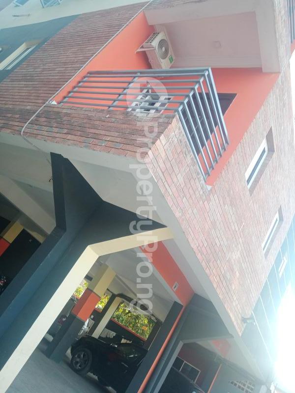 3 bedroom Flat / Apartment for sale Off Queen's Street Alagomeji Yaba Lagos