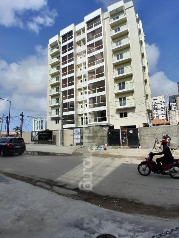 4 bedroom House for sale 2 Minutes Drive To Eko Hotel Victoria Island Lagos