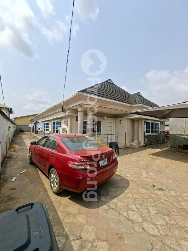 6 bedroom House for sale By Access Bank, Ago palace Okota Lagos