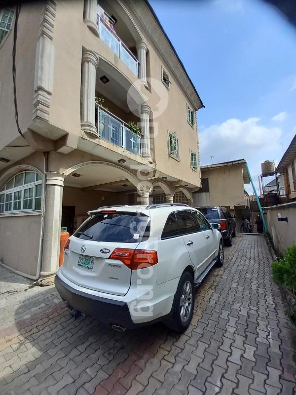 3 bedroom Flat / Apartment for rent Off Pedro Road Palmgroove Shomolu Lagos