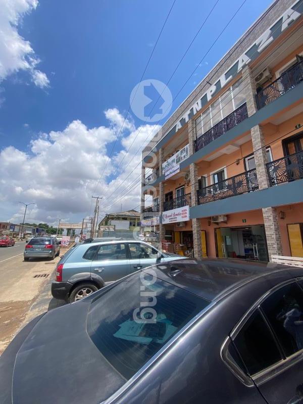 Commercial Property for rent Main Bashorun Road, Located Between Bcos And Akobo Bridge Ibadan Oyo