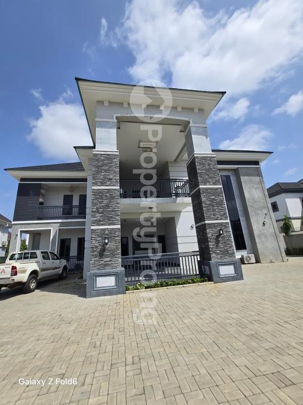 5 bedroom House for sale Close To Nnpc Guzape Abuja