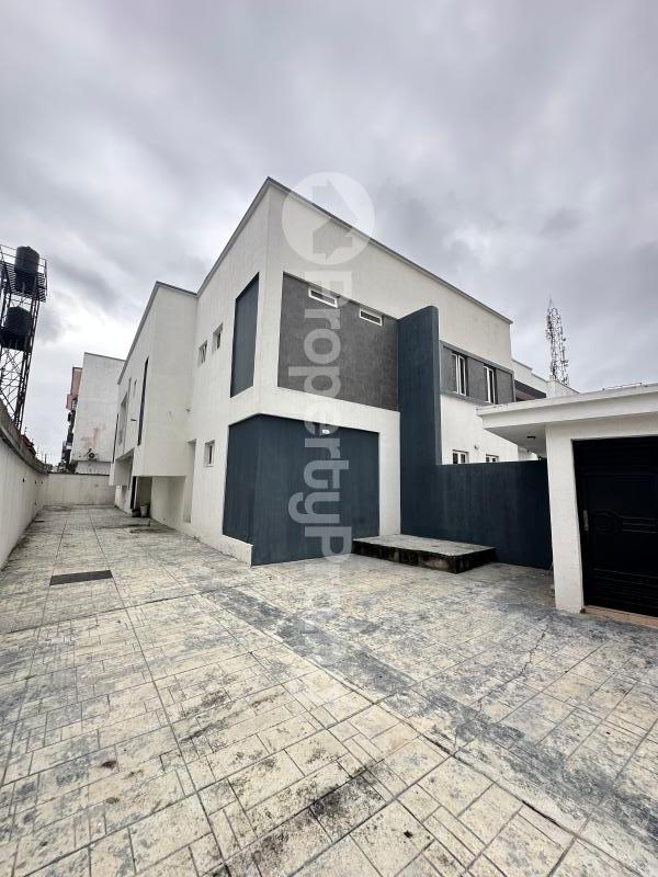 4 bedroom House for sale Osapa london Lekki Lagos