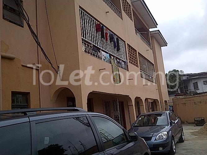 3 bedroom Flat / Apartment for rent Morrocco Road Off Yabatech Yaba Yaba Lagos