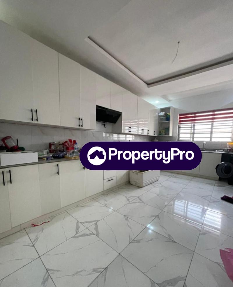 3 bedroom Flat / Apartment for sale Yabatech Staff Quarters Estate, Saint Agnes, Yaba, Lagos Yaba Lagos