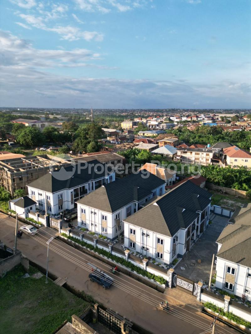3 bedroom House for rent Opps Leyland, Iyana Church, (approx 2 Minute Drive To Rayfield Estate). Iwo Rd Ibadan Oyo