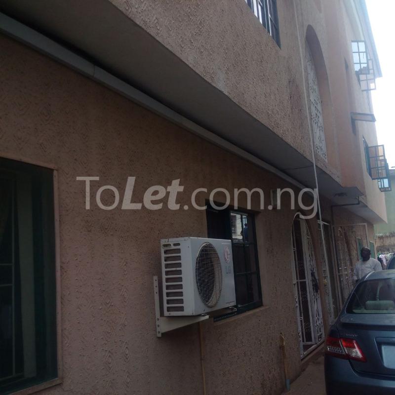 3 bedroom Flat / Apartment for rent Ilaje Yaba Yaba Lagos - 0