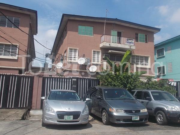 3 bedroom Flat / Apartment for rent Gbajobi Street, By Gbemisola Street Ikeja Ikeja Lagos