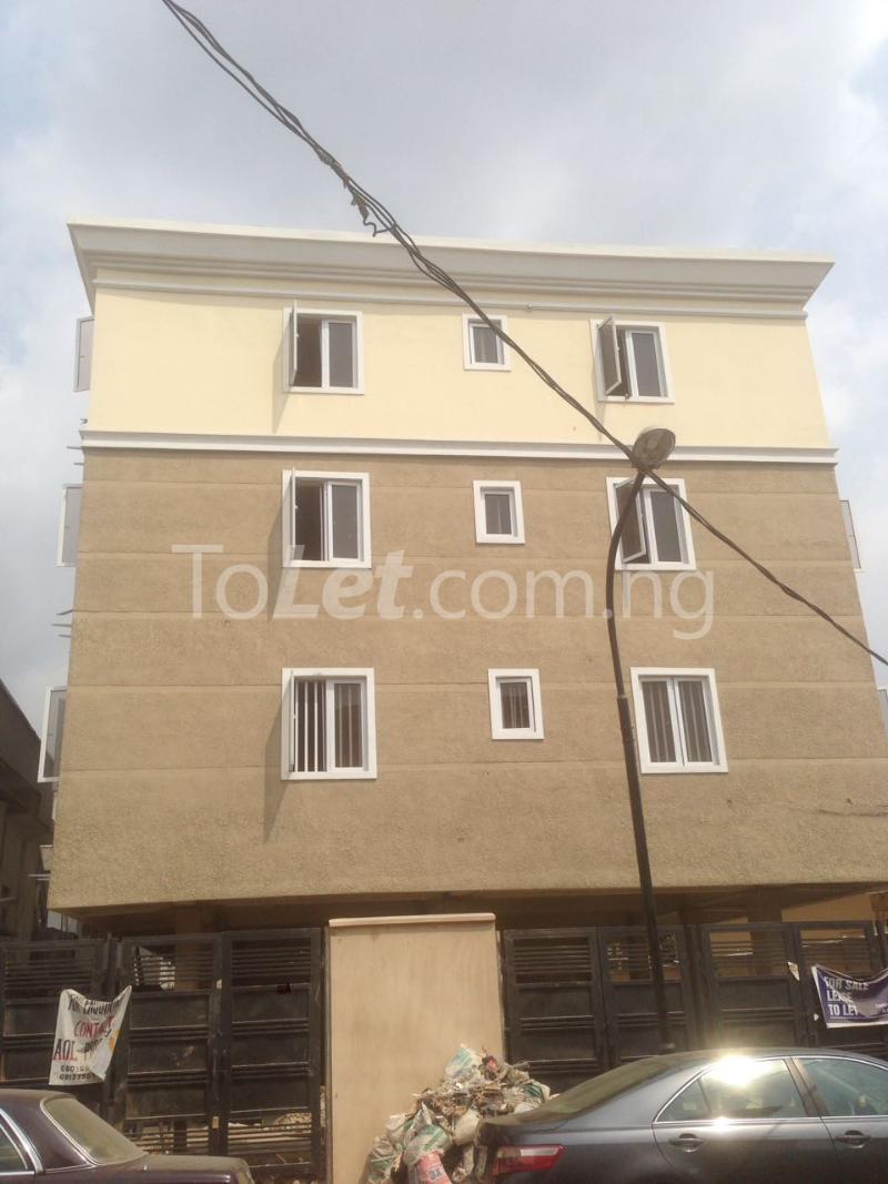 3 bedroom Flat / Apartment for rent Alagomeji Area Alagomeji Yaba Lagos