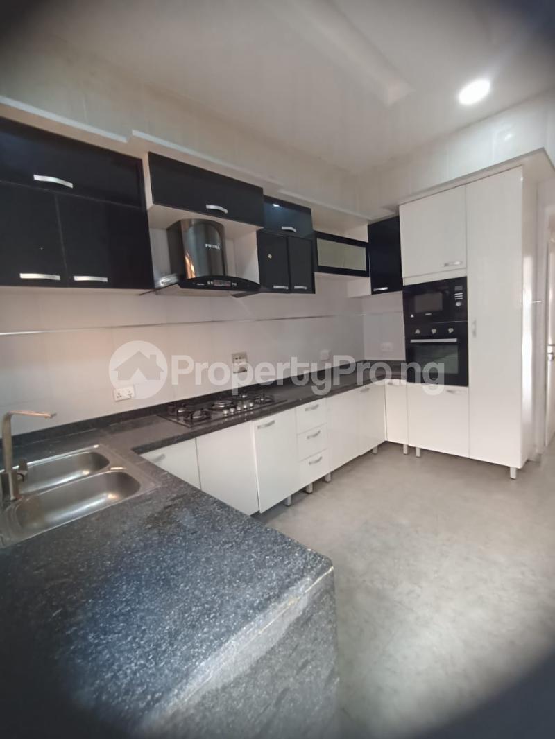 4 bedroom House for rent By Shoprite Road Osapa london Lekki Lagos