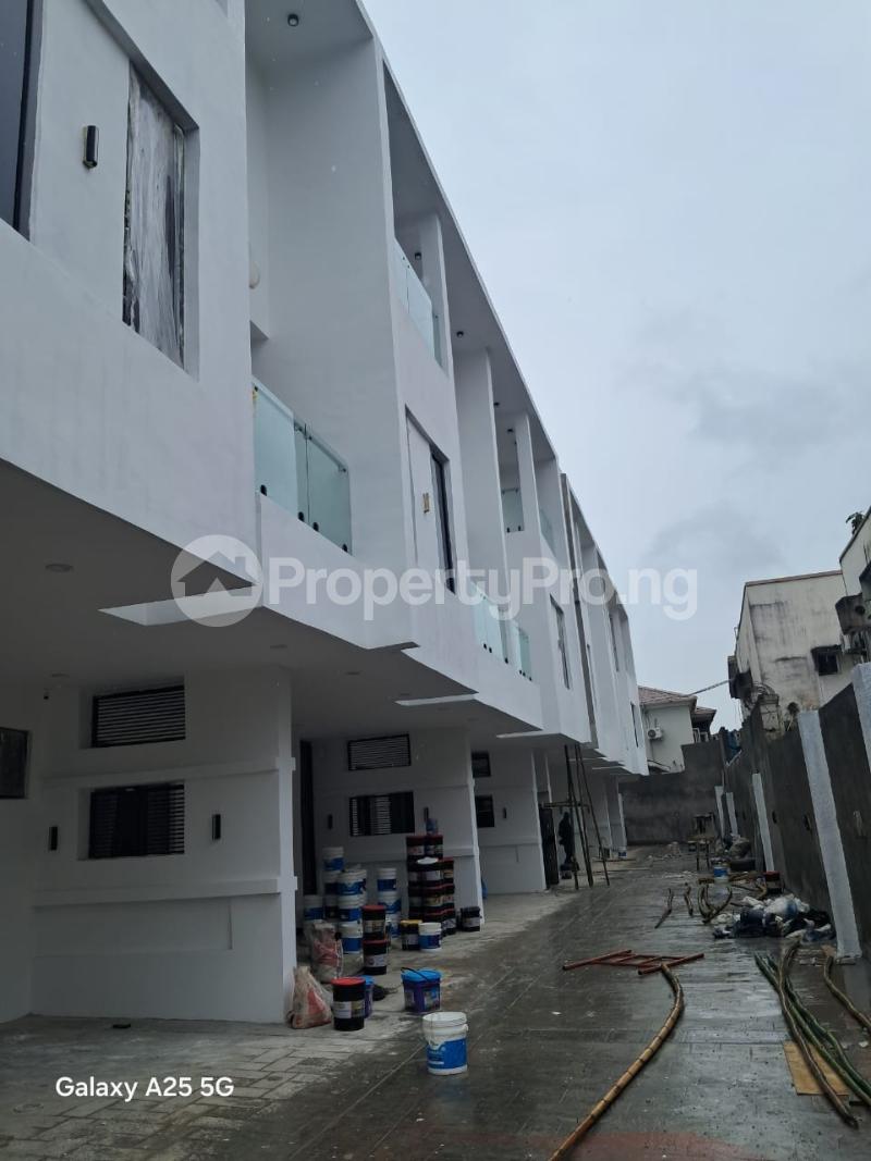 4 bedroom Flat / Apartment for sale Allen Avenue Ikeja Lagos
