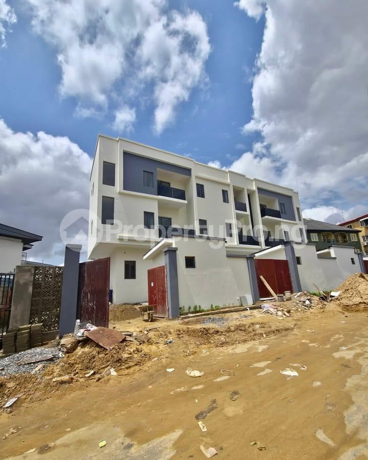 4 bedroom House for sale Obanikoro Shomolu Lagos