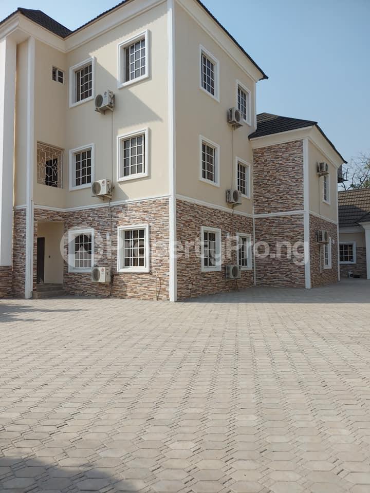 5 bedroom House for sale 1st Avenue Gwarinpa Abuja