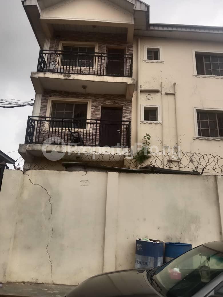 3 bedroom House for sale At Oyebanjo Sholarin Off Elebiju Street Alapere Ketu Lagos