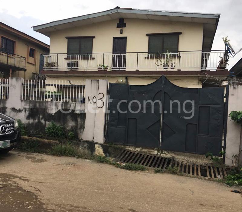 3 bedroom House for sale By Moronfolu Street, Pako, Akoka, Yaba. Akoka Yaba Lagos