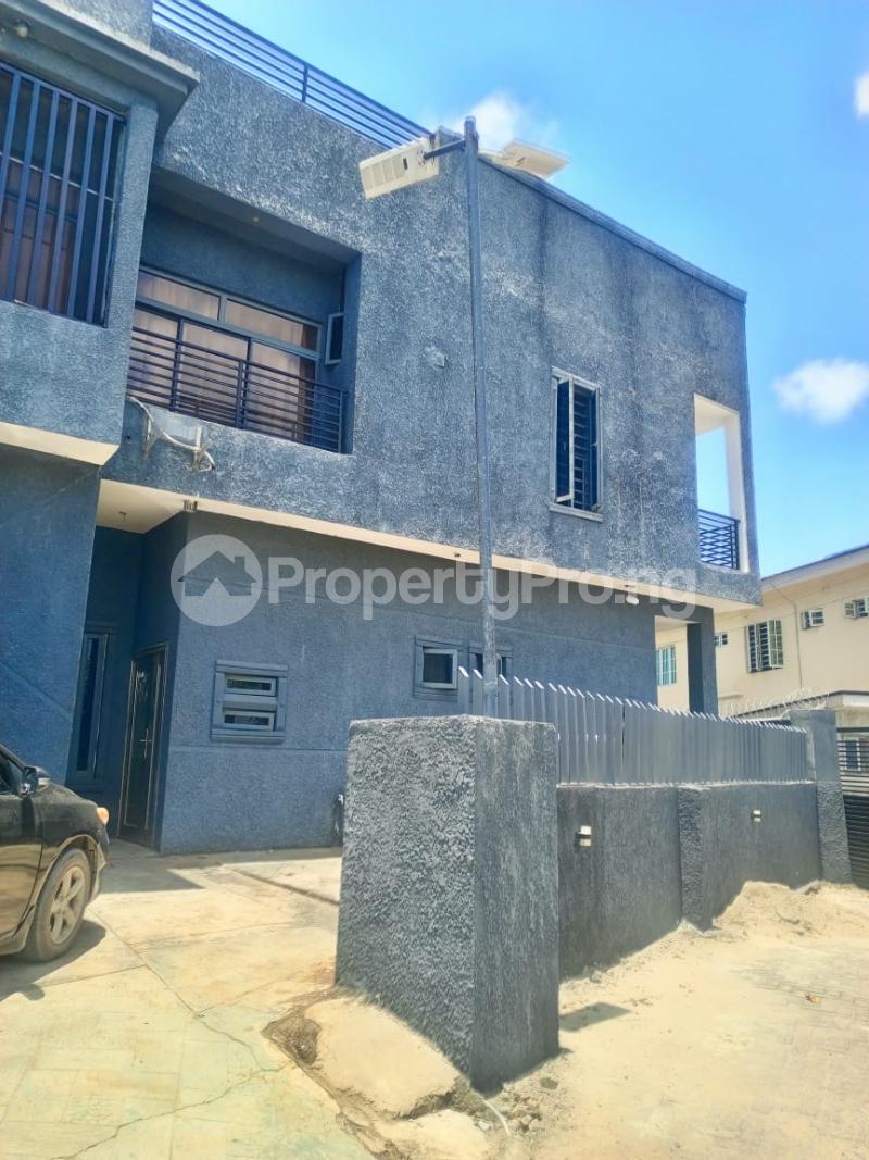 2 bedroom House for rent Phase 5 By Pepperoni Junction. Lekki Gardens estate Ajah Lagos
