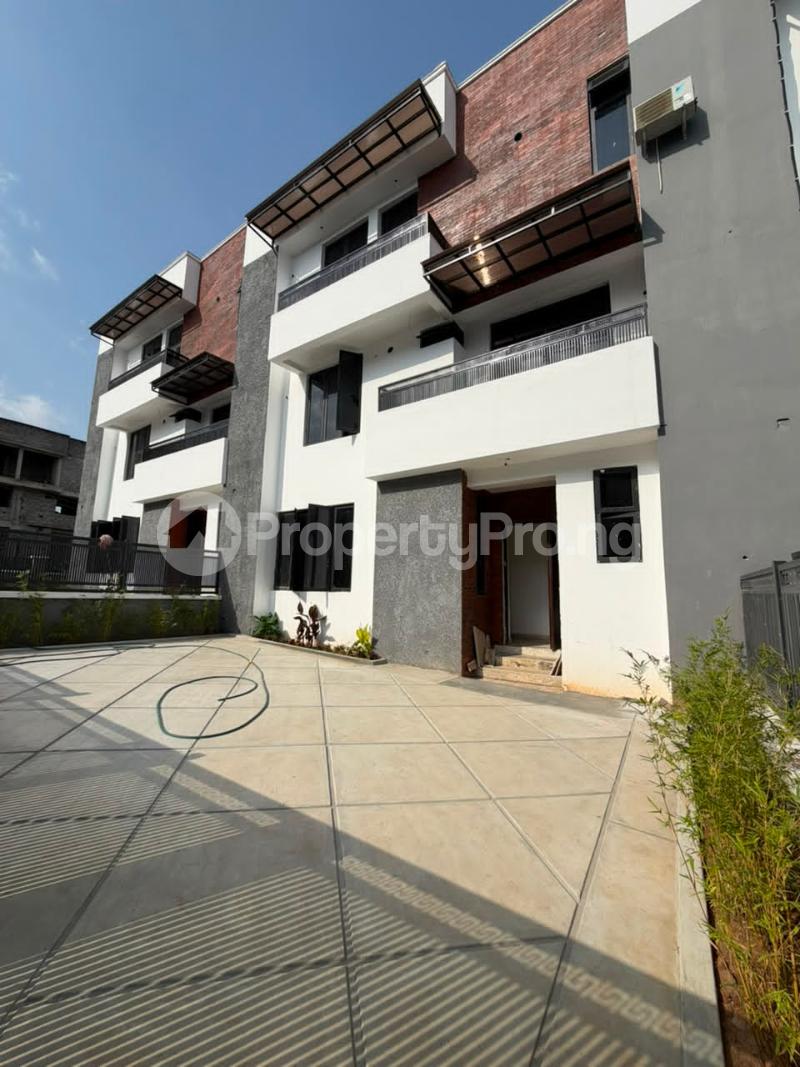 4 bedroom House for sale Main Gwarinpa. Gwarinpa Abuja