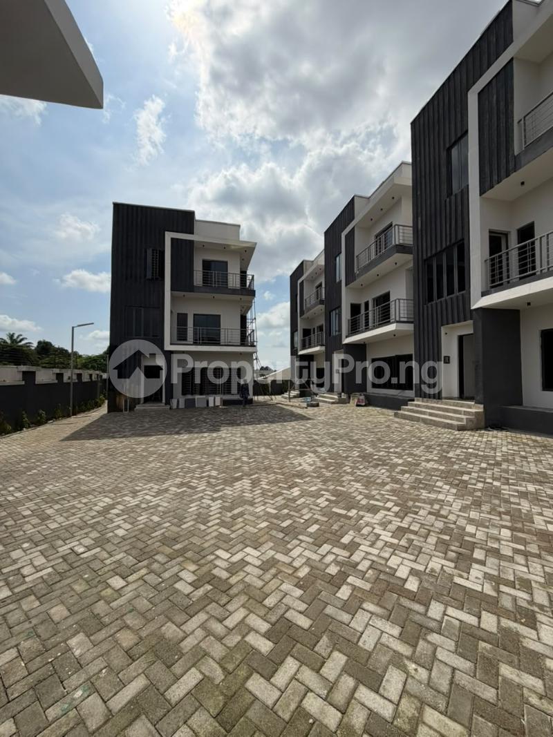5 bedroom House for sale Idu Karmo Abuja, After Nizamiyel Hospital ( Turkish Hospital) Idu Abuja