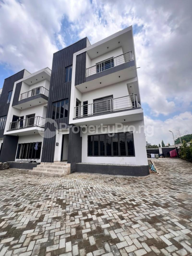 5 bedroom House for sale Idu Karmo Abuja, After Nizamiyel Hospital ( Turkish Hospital) Idu Abuja