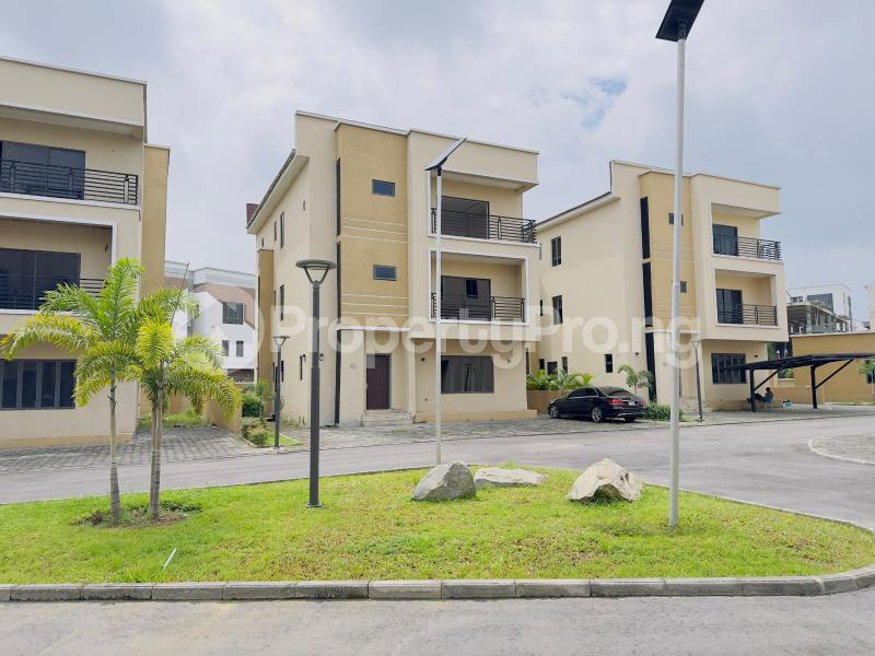 6 bedroom House for sale Off Ameyo Adadevoh Road. ( Video Is Available) Jahi Abuja