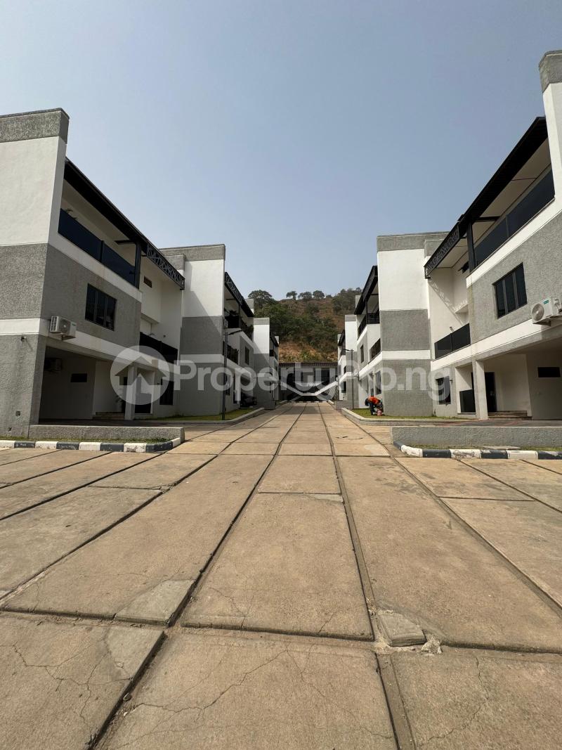 4 bedroom House for sale Diplomatic Zone.(video Of The House Is Attached) Katampe Extension Katampe Abuja