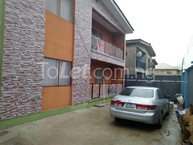 2 bedroom Flat / Apartment for rent Off Oyemekun College Road Lagos