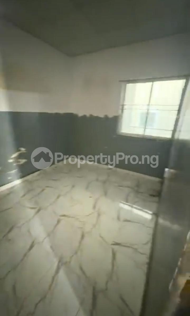 2 bedroom House for rent Off Awoyokun Onipanu Shomolu Lagos