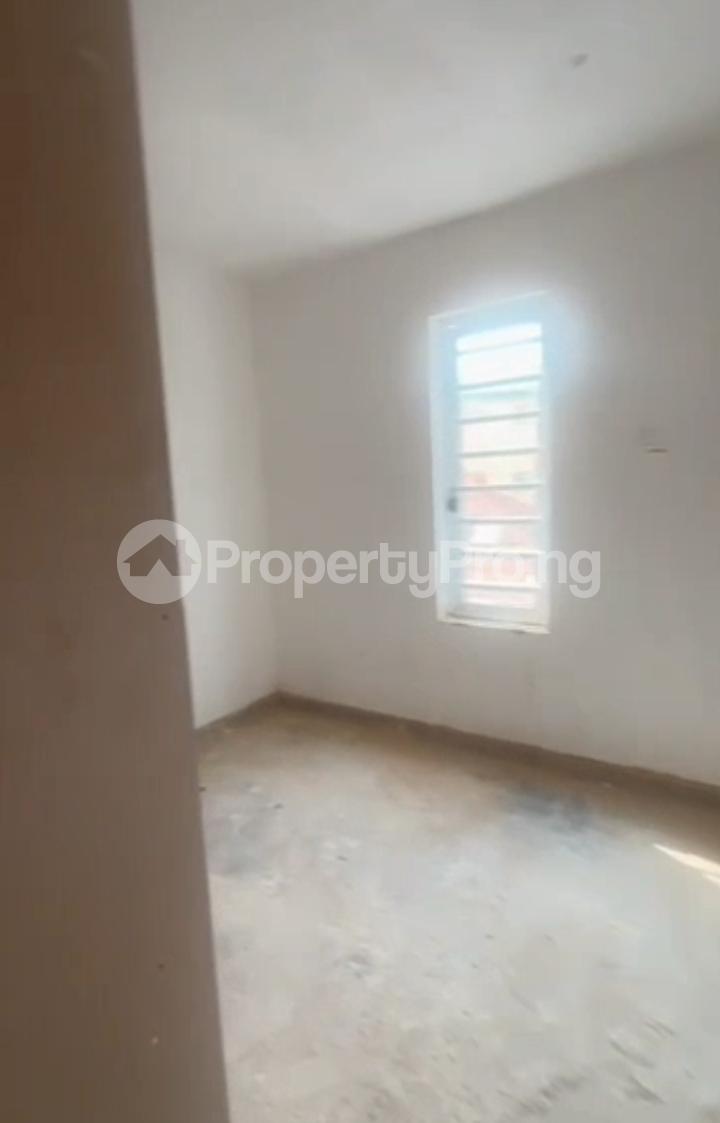 2 bedroom House for rent Off Market Street Shomolu Lagos