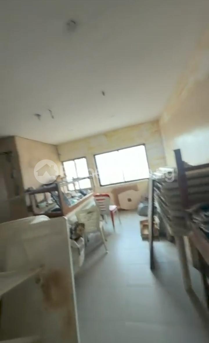 1 bedroom Flat / Apartment for rent Off Kayode Onipanu Shomolu Lagos