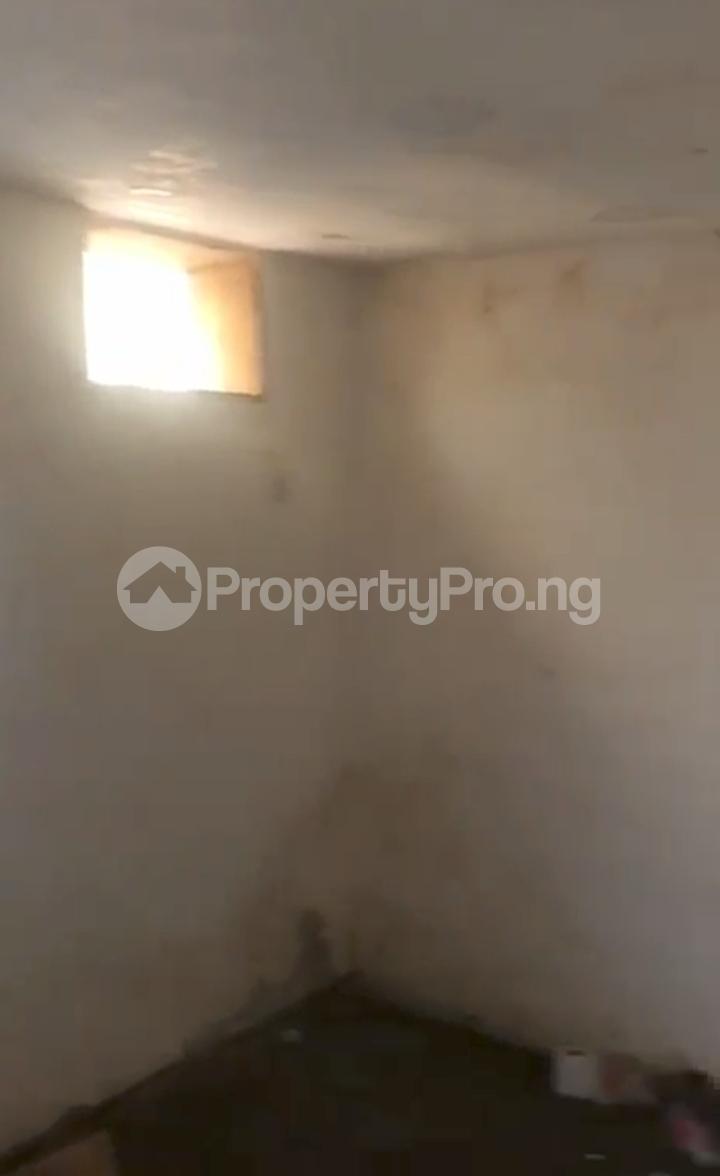 1 bedroom Flat / Apartment for rent Fadeyi Yaba Lagos - 3