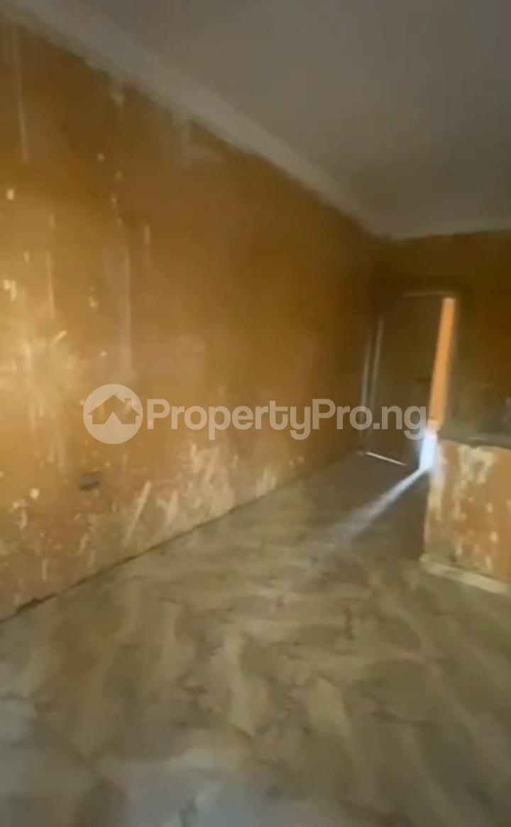 1 bedroom Flat / Apartment for rent Off Market Street Shomolu Lagos - 3