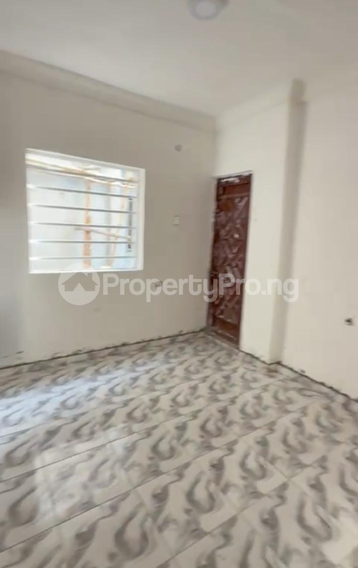 1 bedroom Flat / Apartment for rent Onipanu Shomolu Lagos