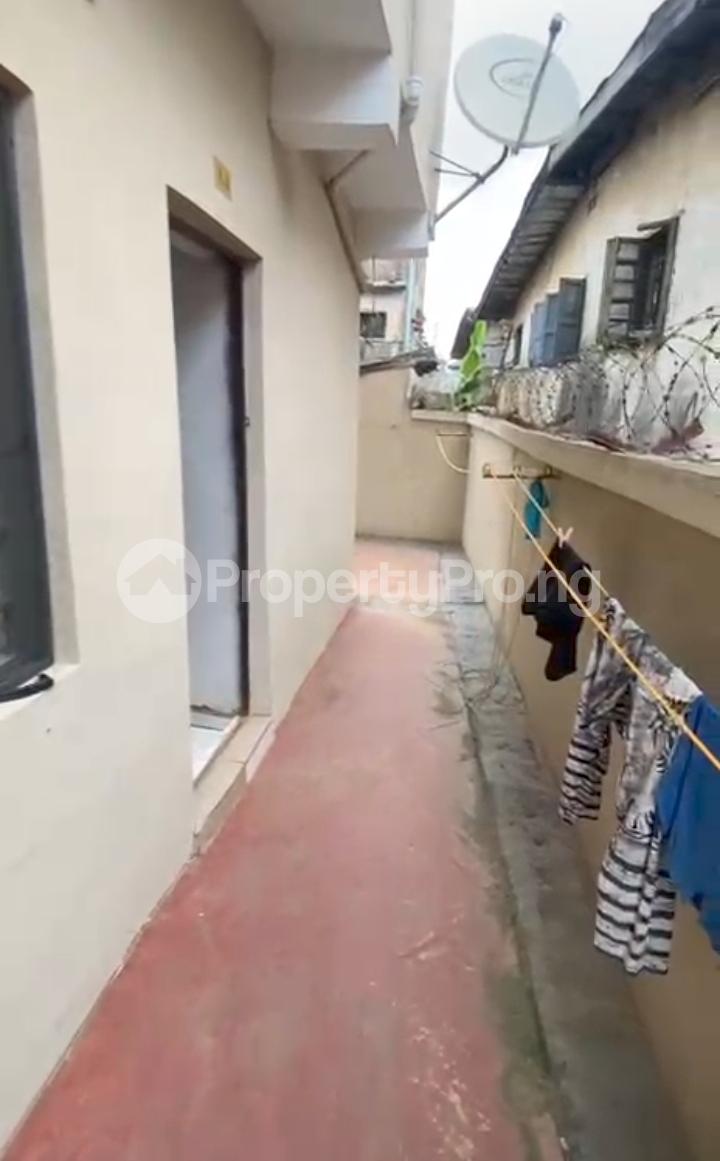 1 bedroom Flat / Apartment for rent Off Shipeolu Road Shomolu Lagos - 4