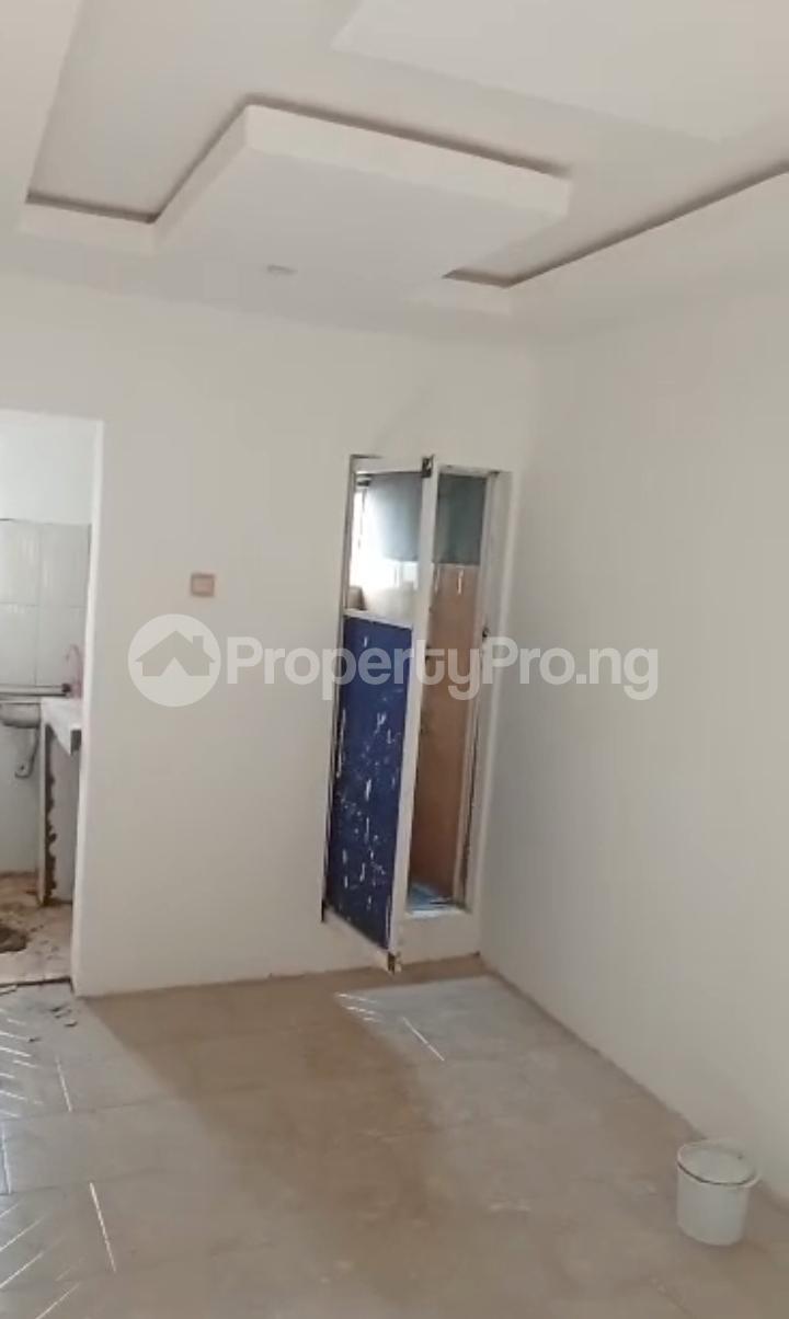 1 bedroom Flat / Apartment for rent Off Market Street Shomolu Lagos