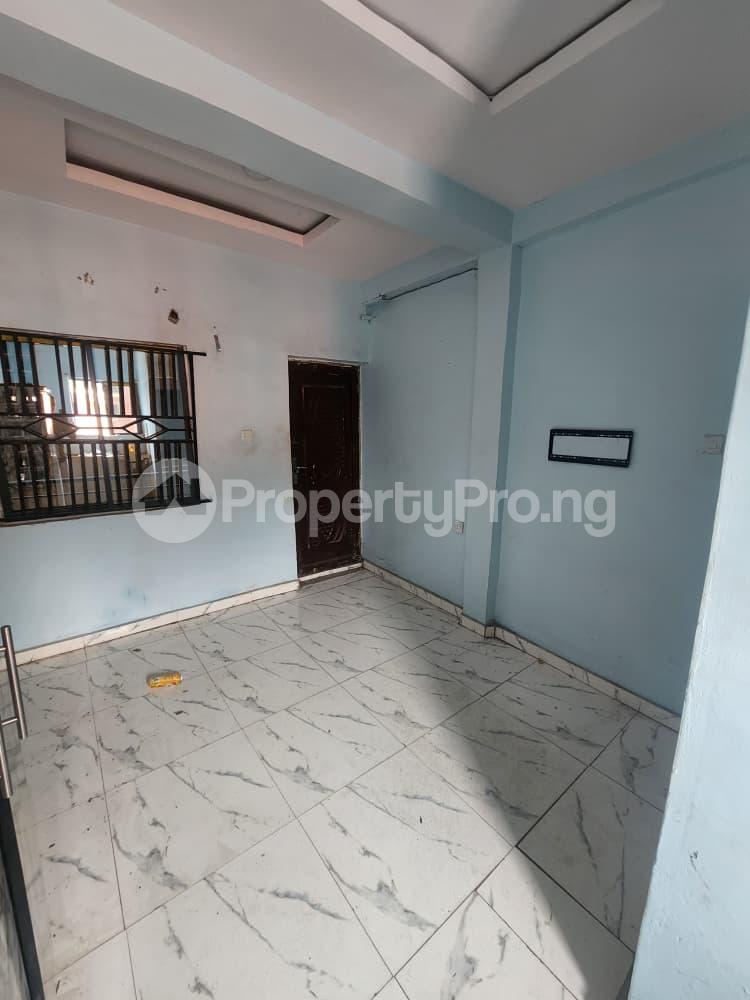 1 bedroom Flat / Apartment for rent Off Market Street Shomolu Lagos