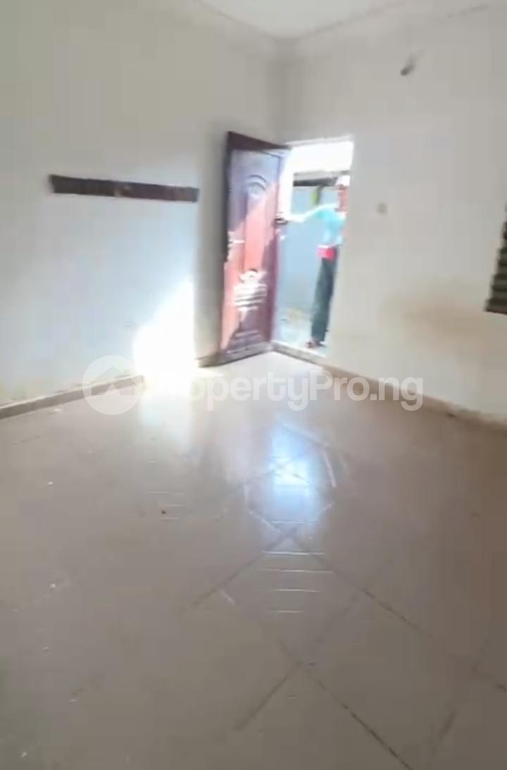 1 bedroom Flat / Apartment for rent Off Market Street Shomolu Lagos