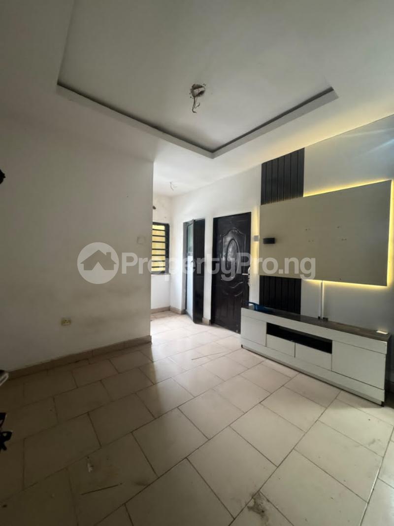 1 bedroom Flat / Apartment for rent Off Market Street Shomolu Lagos