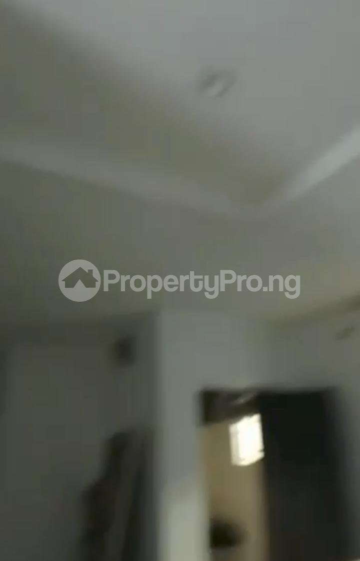 2 bedroom House for rent Off Ogunmokun Mushin Lagos