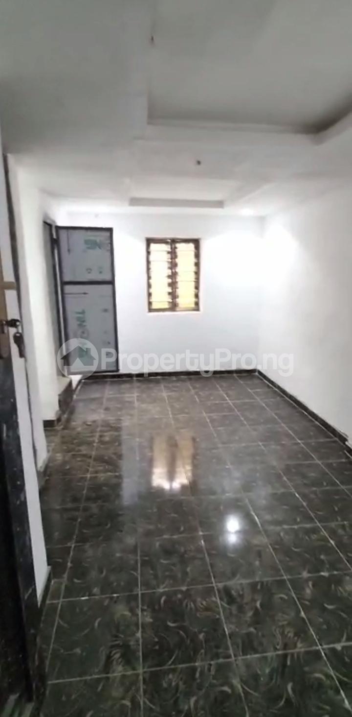2 bedroom House for rent Adekunle Yaba Lagos
