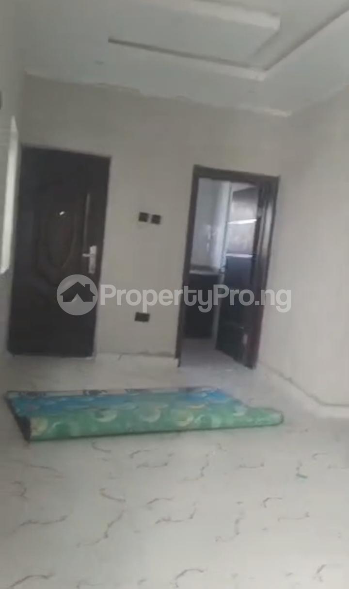 2 bedroom House for rent Off Market Street, Shomolu Lagos