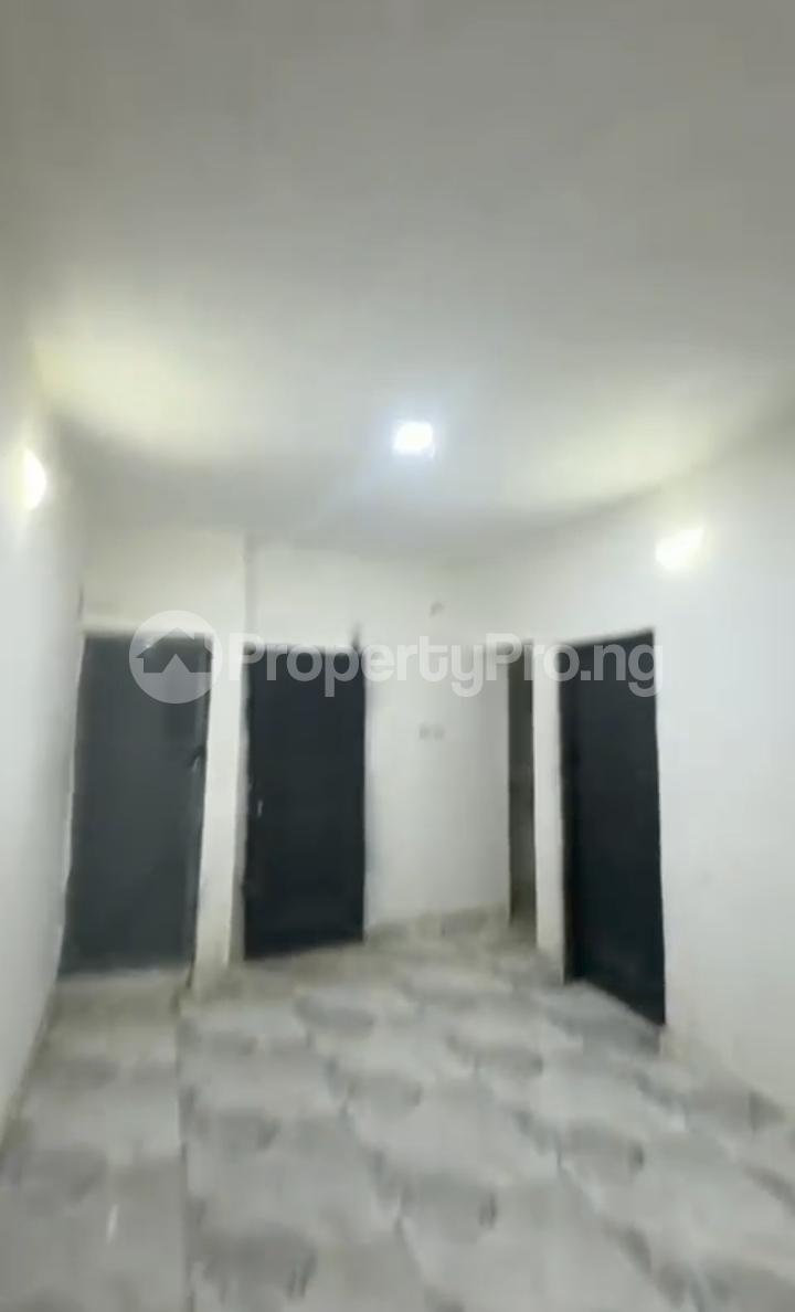 1 bedroom Flat / Apartment for rent Papa Ajao Mushin Lagos