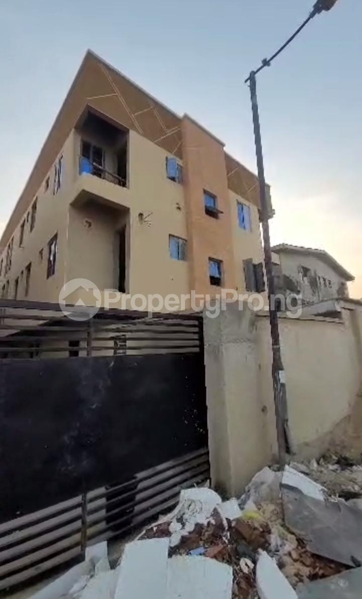 1 bedroom Flat / Apartment for rent Off Sholanke Yaba Lagos