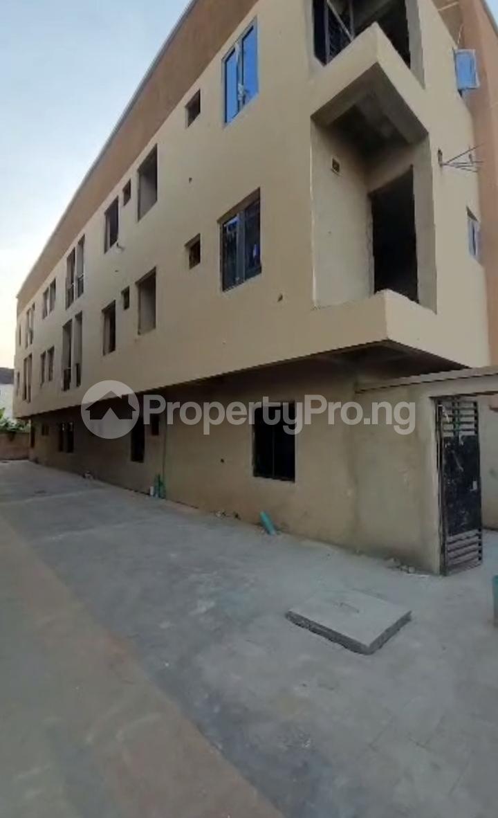 1 bedroom Flat / Apartment for rent Off Sholanke Yaba Lagos