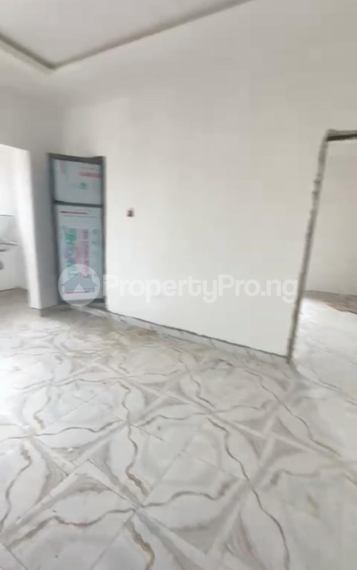 1 bedroom Flat / Apartment for rent Off Market Street Shomolu Lagos - 3