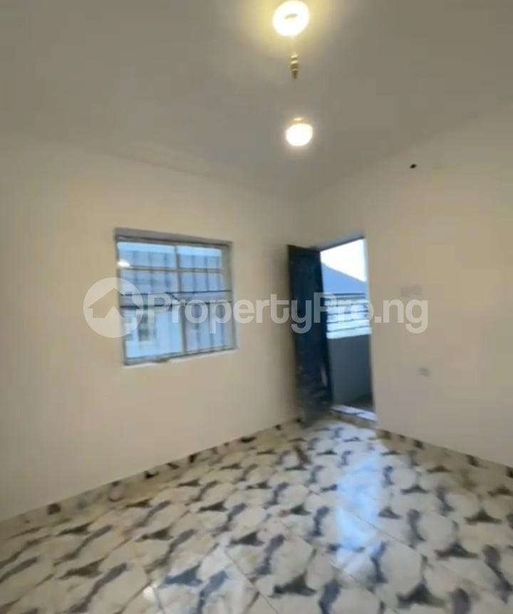1 bedroom Flat / Apartment for rent Off Market Street Shomolu Lagos