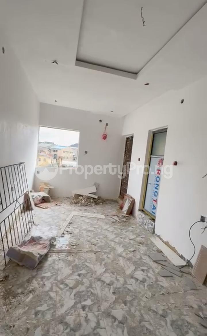 1 bedroom Flat / Apartment for rent Off Market Street, Shomolu Lagos