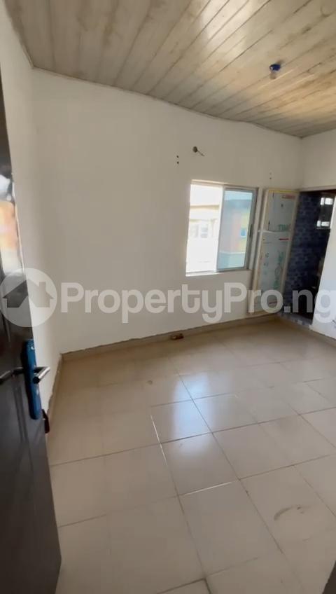 1 bedroom Flat / Apartment for rent : Off Oyebajo Street, Fadeyi–yaba Yaba Lagos