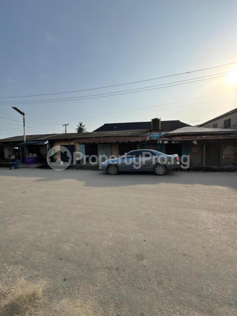 House for sale Off Adetola Surulere Lagos